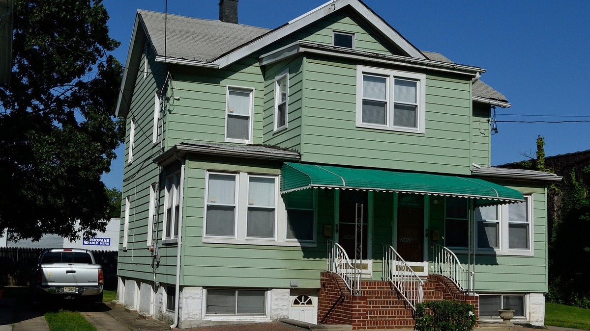 Casement windows provide wider opening angles and stronger cross-ventilation, making them ideal for tall openings and living spaces.