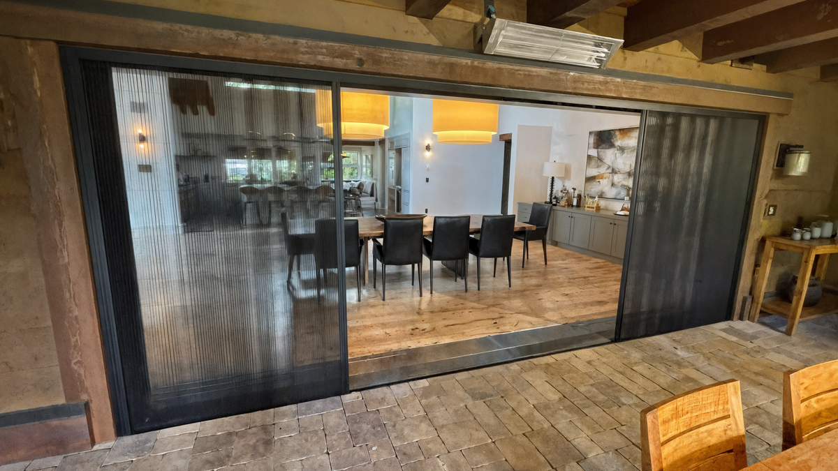Without thermal separation inside the frame, aluminum patio doors may transfer outdoor temperatures inward, affecting comfort near the glass and subtly influencing how living spaces are used in colder seasons.