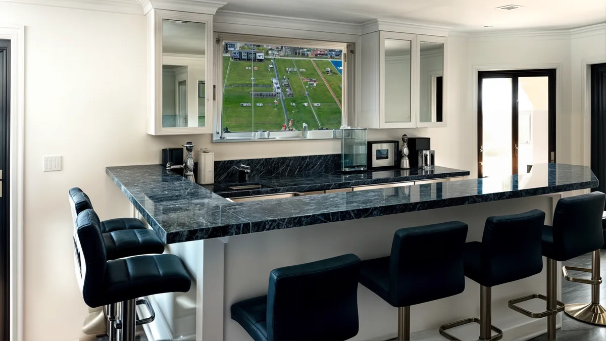 Spaces near windows react first to March weather changes. As outdoor temperatures shift throughout the day, sunlight, glass exposure, and frame materials can influence how quickly heat enters or leaves the room.