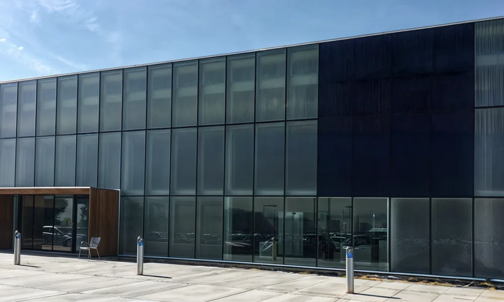 In luxury residential architecture, aluminum curtain wall systems help support large areas of glass while maintaining slim sightlines, structural performance, and long-term durability.