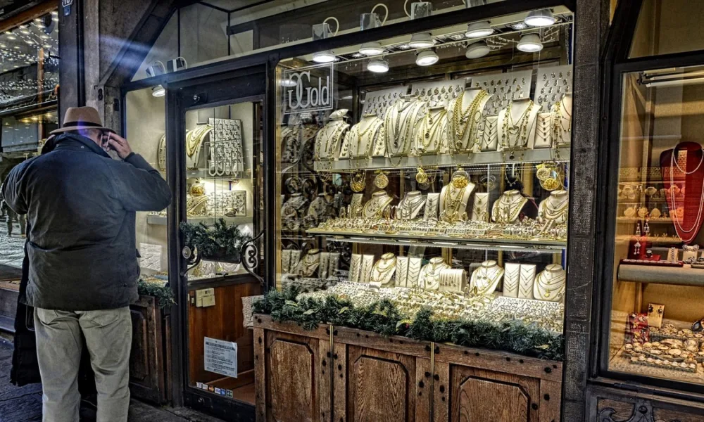 The Glass Protecting a Jewelry Store Can Also Change How Its Products Look