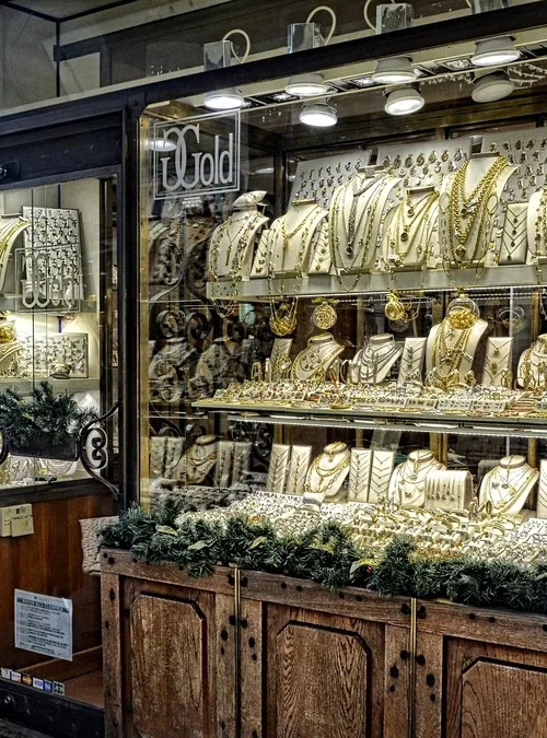 Low-iron glass can reduce the green tint of thick, multilayer glazing and provide a clearer, more color-neutral view of jewelry displays
