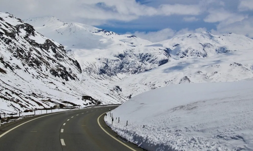Glass and Aluminum Systems for Buildings in Very Cold Climates