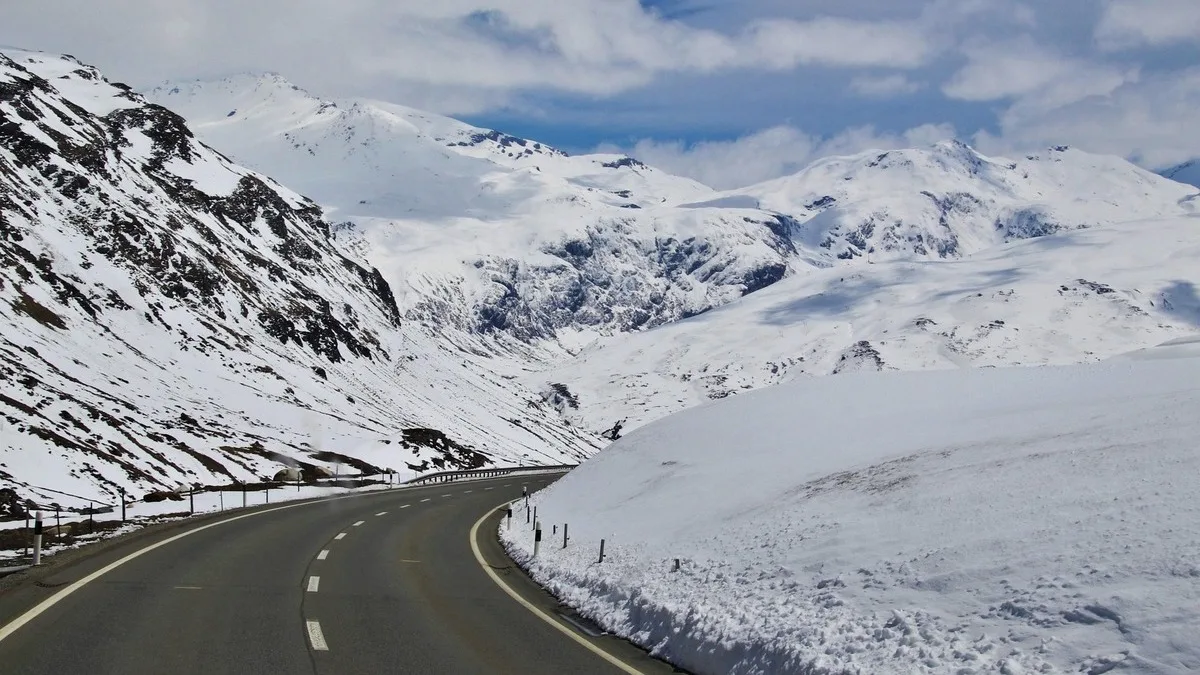 Winter conditions at an entrance depend on both closed-door performance and daily use. Review seals, door alignment, closing and latching, along with installation details.